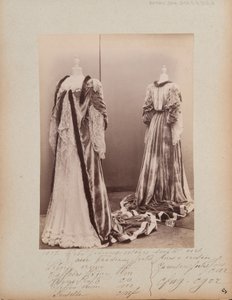 Albüm Sayfası: House of Worth, Dress by Photographer French