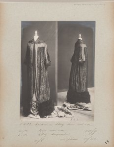 Albüm Sayfası: House of Worth, Evening Coat by Photographer French