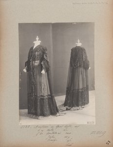Albüm Sayfası: House of Worth, Evening Coat by Photographer French