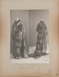 Albüm Sayfası: House of Worth, Evening Coat by Photographer French