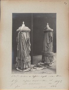 Albüm Sayfası: House of Worth, Evening Mantle by Photographer French