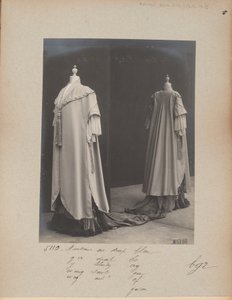 Albüm Sayfası: House of Worth, Mantle by Photographer French