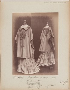 Albüm Sayfası: House of Worth, Mantle by Photographer French
