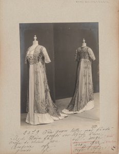 Albüm Sayfası: House of Worth, Çay Elbisesi by Photographer French