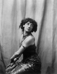 Tamara Karsavina, Paris 'Kleopatra'da bir köle olarak by Photographer French