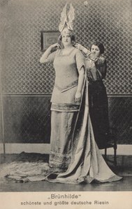 Brunhilde, en güzel ve en uzun Alman devi (s/b fotoğraf)