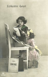 Şarkı söyleyen çocuklar (renkli fotoğraf) by Photographer German