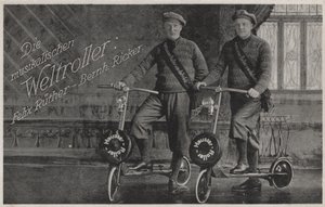 Felix Ruether ve Bernhard Ricker, müzikli scooter sürücüleri (s/b fotoğraf) by Photographer German