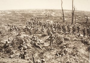 Alman piyade geri çekilen düşmanı takip etmek için Chemin des Dames