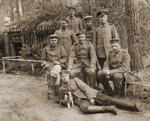 Bir köpek ile Alman askerleri grubu by Photographer German