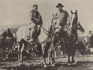 Almanya Kaiser Wilhelm II ve ABD Başkanı Theodore Roosevelt, Alman Ordusunu manevralarda izliyor by Photographer German