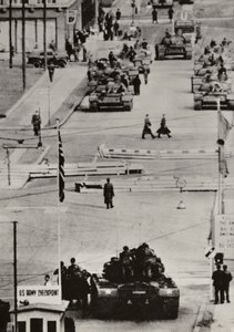 Ekim 1961, Berlin Friedrichstrasse (s/b fotoğraf) by Photographer German