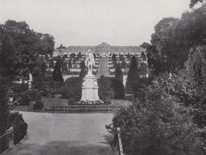Potsdam, Büyük Frederick Anıtı ve Sanssouci Sarayı Manzarası (s/b fotoğraf) by Photographer German