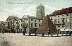 Belediye Binası ve Piramit, Karlsruhe, Almanya (renkli fotoğraf) by Photographer German