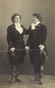 Dönem kostümlü iki kadın (s/b fotoğraf) by Photographer German