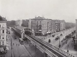 Yükseltilmiş tren istasyonu ile Wiener Strasse (s/b fotoğraf) by Photographer German