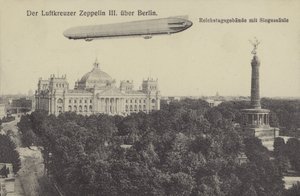 Berlin üzerinde uçan Zeppelin LZ III (s/b fotoğraf) by Photographer German