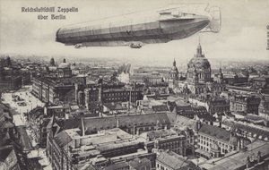 Berlin üzerinde uçan zeplin zeplin (s/b fotoğraf) by Photographer German