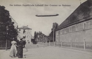 Konstanz, Almanya üzerinde uçan zeplin (s/b fotoğraf) by Photographer German
