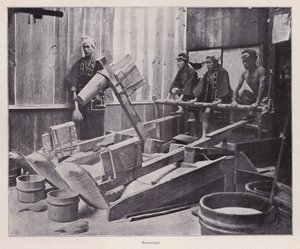 Pirinç dövücü kullanarak pirinç unu yapmak veya pirinç unu yapmak, Japonya (s/b fotoğraf) by Photographer Japanese