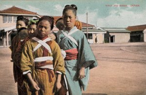 Kızlar ve bebekler, Japonya (fotoğraf) by Photographer Japanese
