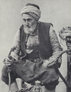 Nargile içen köylü, İzmir, Türkiye (s/b fotoğraf) by Photographer Turkish