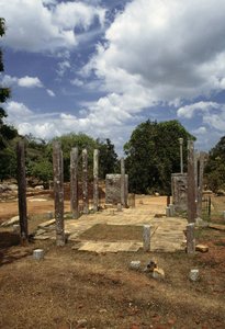 Kalıntı odası, Mihintale, Anuradhapura, Sri Lanka yakınlarında by Blaise Nicolas Le Sueur