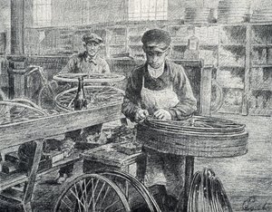 Üretimi sırasında bir bisikletin tekerlek tellerini jantlarına bağlayan işçiler (bisiklet üretimi) Pierre Calmette Özel Koleksiyonu'ndan gravür by Pierre Calmettes