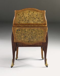 Louis XV komodin, c.1765-70 (ormolu lale ağacı, çınar, amaranth ve kakmacılık) (ayrıca bkz. 463003, 465390 ve 465391) by Pierre Roussel