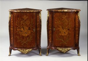 Louis XV kakma desenleri çifti (ahşap ve Breccia mermeri)