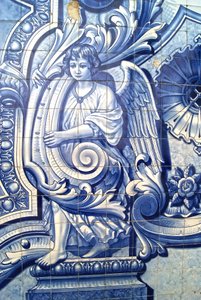 Bir meleği betimleyen dekoratif panel, Lamego, Portekiz. 1738 (seramik karolar) by Portuguese School