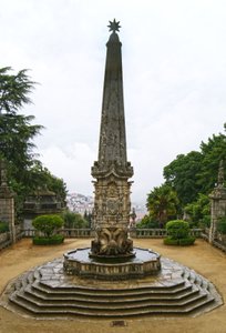 Nossa Senhora dos Remedios dikilitaşı, Lamego, Portekiz Tapınağı. 1738 (granit) by Portuguese School