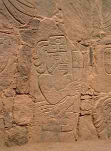 Miğfer takan ve sopa (taş) tutan bir savaşçı figürü by Pre Columbian Pre Columbian
