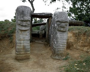 Zoomorfik karyatidlerin megalitik heykeli by Pre-Columbian Pre-Columbian