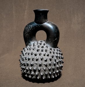 Kolomb öncesi sanat, cupisnique uygarlığı: böcek ve nar şeklinde vazo. 300 M.Ö.-100 MS. Lima, Ulusal Antropoloji ve Arkeoloji Müzesi, Peru by Pre Columbian Pre Columbian