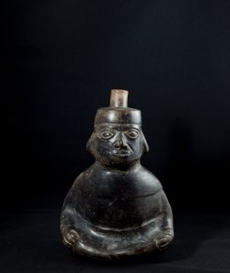 Kulplu antropomorfik vazo / Peru, Mochica kültürü (pişmiş toprak)