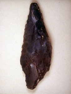 Oklar çakmaktaşı işaret ediyor. Varese. Milano Arkeoloji Müzesi by Prehistoric Prehistoric