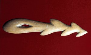 Prehistorya: balık tutmak için kullanılan kemik zıpkın. Magdalenian Kültürü, Üst Paleolitik. Verona, Museo Civico di Storia Naturale
