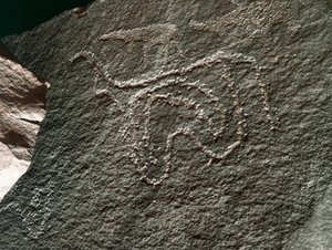 Tarih öncesi, kaya sanatı: Bir sığırın temsilinin ciddi bir kayası. Tazina tarzı. Taş Devri 5000-2000 M.Ö. Taghit, Haut plato du Hoggar (Ahaggar), Cezayir by Prehistoric Prehistoric