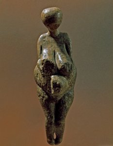 Prehistorya: Kostenki (Voronezh Oblastı) bölgesinden Gravettian kadın heykeli. MÖ 30000-25000 Üst Paleolitik, Taş Devri. Saint Petersburg, Peter the Great Antropoloji ve Etnografya Müzesi, Rusya by Prehistoric Prehistoric