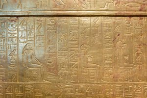 Tutankhamun'un mezar odasının dış altın tapınağı, Mısır Müzesi, Kahire, Mısır by Prehistoric Prehistoric