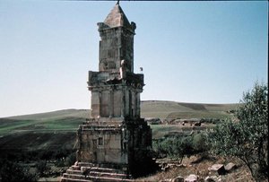 Atban Mozolesi olarak bilinen anıt (fotoğraf)