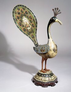 Çiçek desenleriyle boyanmış bir Kaçar tavus kuşu ve saray mensuplarını betimleyen resimli kartuşlar, 19. yüzyıl by Qajar School