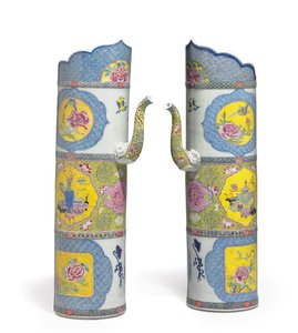 Büyük bir çift aile gülü "keşişin şapkası" by Qing Dynasty Chinese School