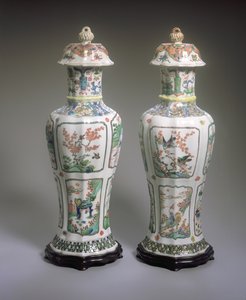 Çin İhracatı Çifti Famille Verte Vazolar ve Kapaklar, Kangxi dönemi (1662-1722) (porselen) (ayrıca bkz. 272196) by Qing Dynasty Chinese School