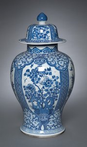 Kapaklı Vazo by Qing Dynasty Chinese School