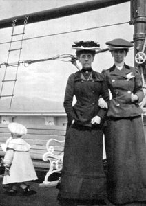 Prens Olav 1903-1991, Lady Antrim ve Miss Knollys, 1908 ile. by Queen Alexandra