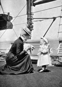 Prenses Victoria 1868-1935, Norveç Prensi Olav 1903-1991, 1908 ile birlikte. by Queen Alexandra