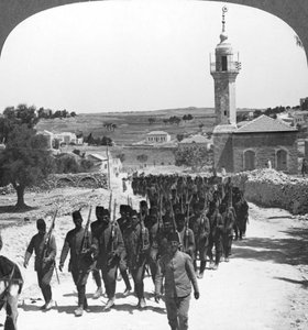 Mağlup Türk askerleri, Filistin, I. Dünya Savaşı, c1917-c1918 by Realistic Travels Publishers