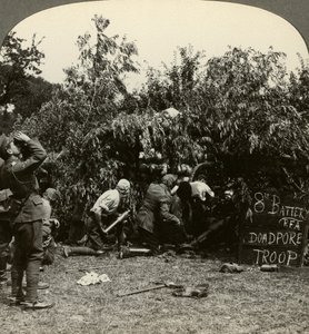 Gaz maskeli topçular, Birinci Dünya Savaşı, 1914-1918. by Realistic Travels Publishers